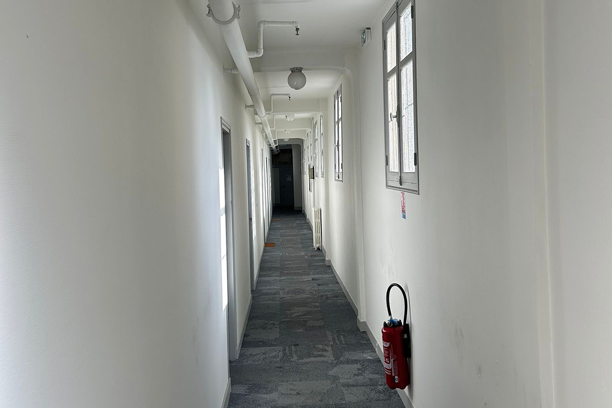  Rénovation complète d’un long couloir institutionnel
